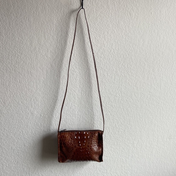 🌟5/$15 or FREE! VINTAGE faux leather crocodile embossed brown crossbody bag - Picture 3 of 10